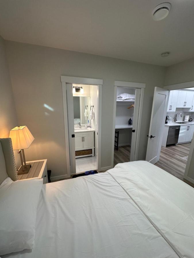 2 Bedroom 2 Washrooms Brand New Beautiful & Cozy Suite Calgary Exterior photo
