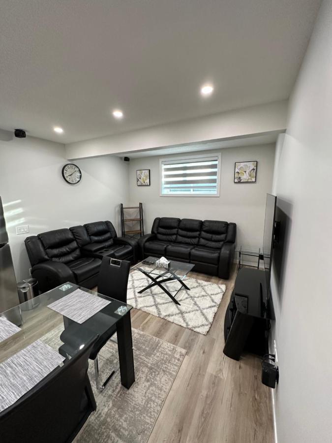 2 Bedroom 2 Washrooms Brand New Beautiful & Cozy Suite Calgary Exterior photo