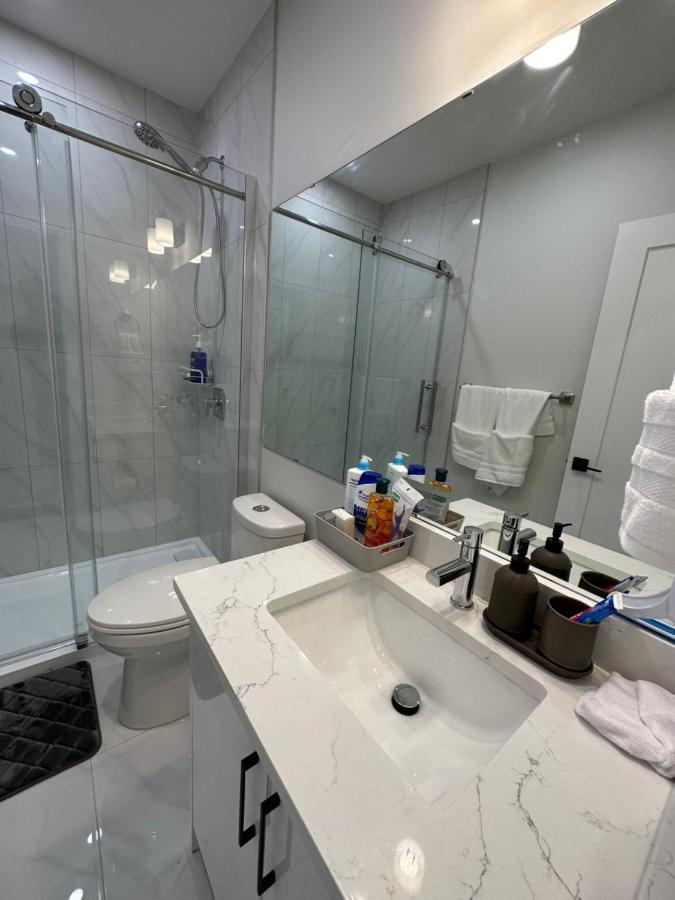 2 Bedroom 2 Washrooms Brand New Beautiful & Cozy Suite Calgary Exterior photo